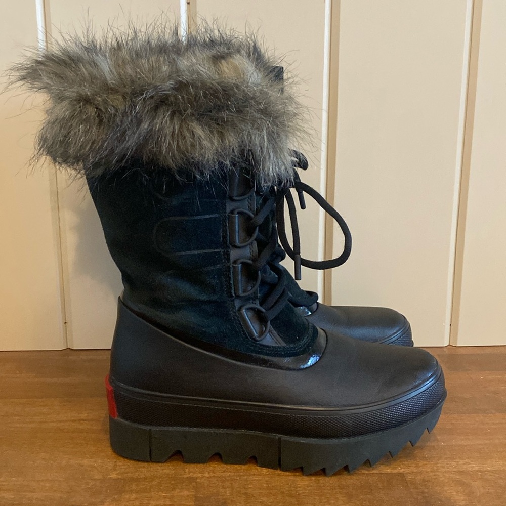 Sorel Joan of Arctic Next waterproof snow boots gently worn. Size 6.5